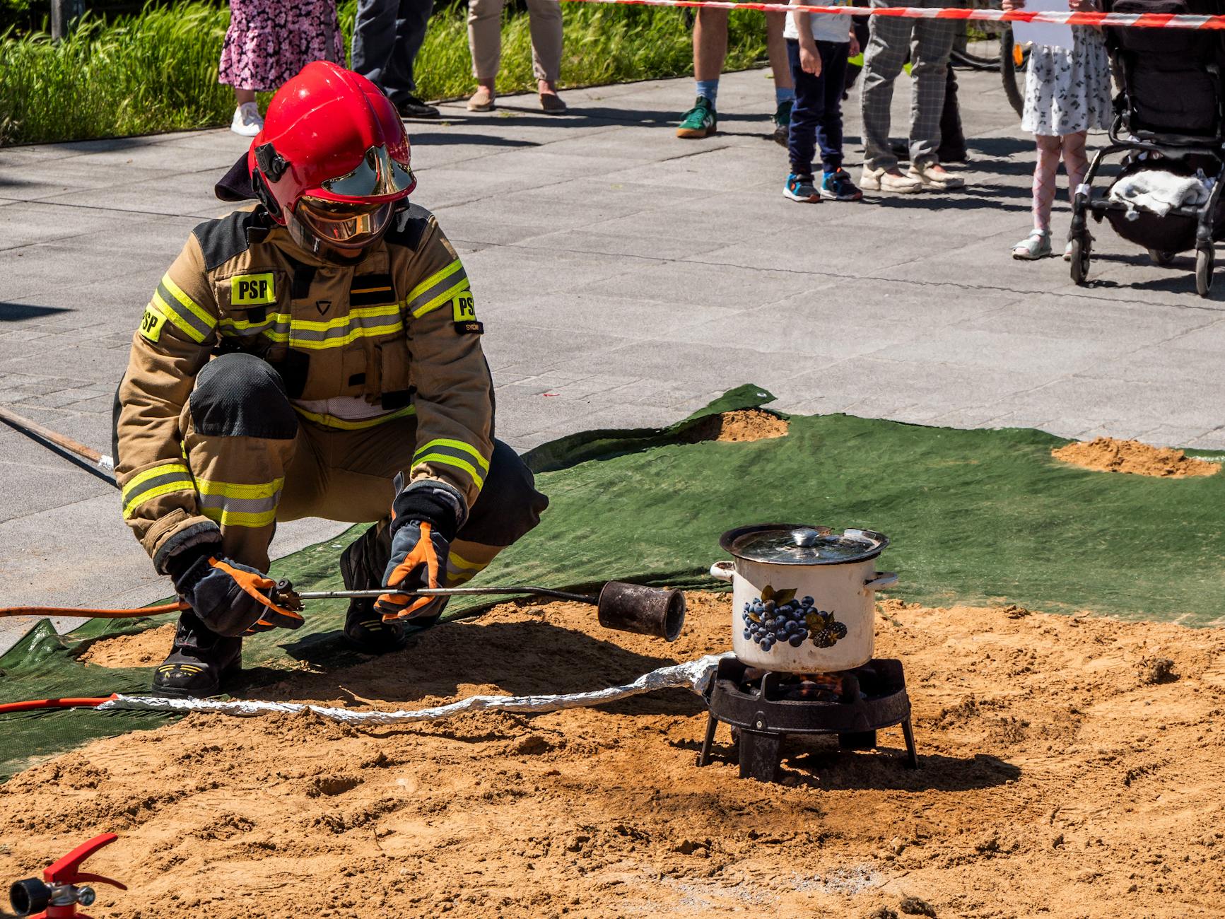 Plakat informujący o Dniu Ziemi w Radomiu z elementami przyrodniczymi