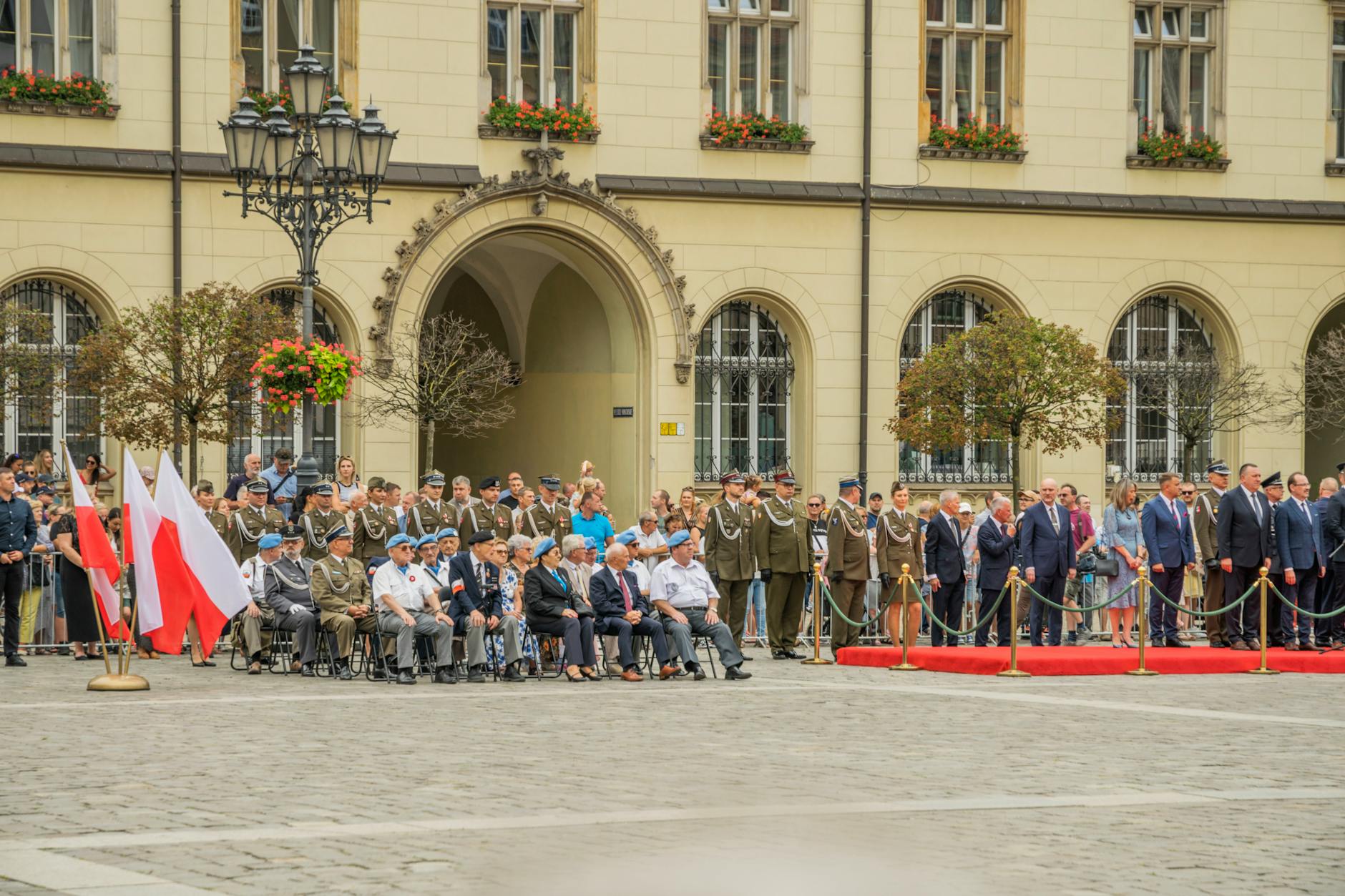 Radomscy mieszkańcy i delegacje podczas uroczystości z okazji Święta Konstytucji 3 Maja