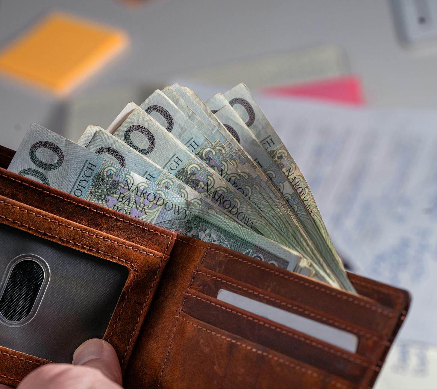 Budynek przedstawiający inwestycję lub siedzibę instytucji finansowej, symbolizujący unijne miliony dla Radomia.